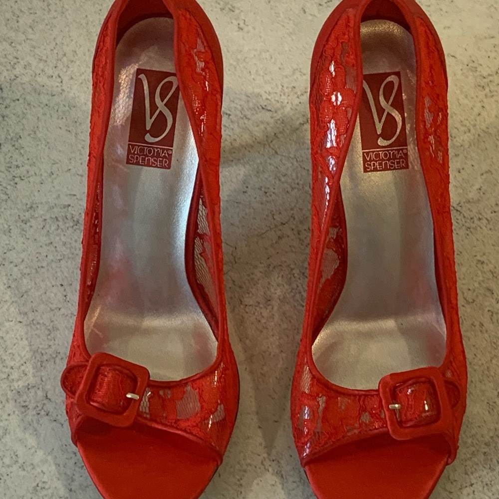 VICTORIA SPENSER Woman's Shoes Size 8 1/2 M Red Lace with Buckle.